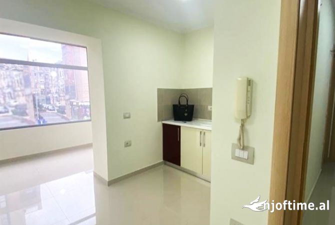 Ambient biznesi me qera 3+1 ne Tirane - 600 Euro
