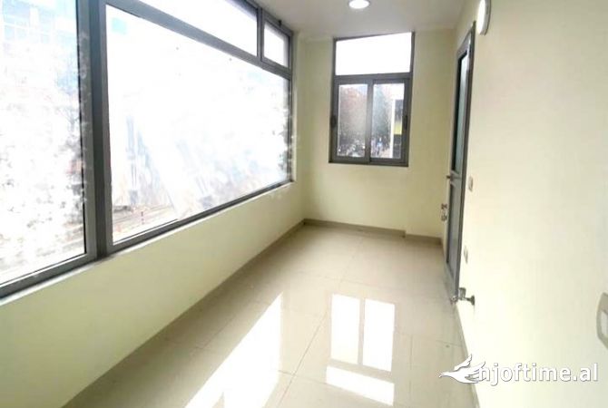 Ambient biznesi me qera 3+1 ne Tirane - 600 Euro