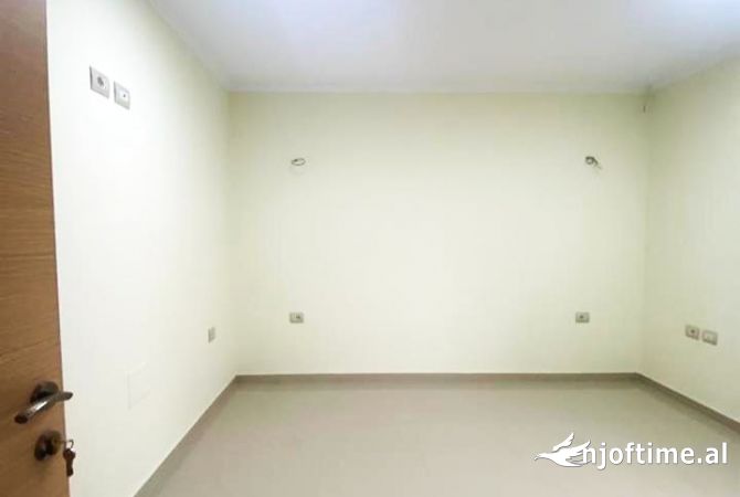 🏙️Ambient me Qera ne Xhamllik prane bar Oslo (60 m2, kati 2, buze rruge kryesore)