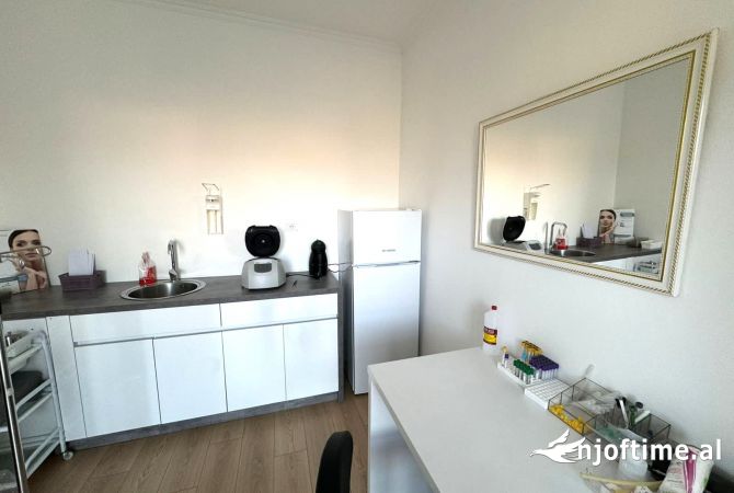 🏥 Klinike Gjinekologjike me Qera tek Liqeni i Thate (bashkekohore, e kompletuar me eko+pajisje)