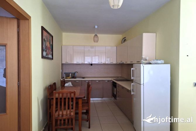 Shtepi me qera 3+1 ne Tirane - 42,000 Leke