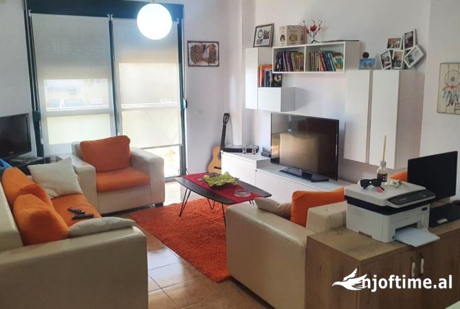 Shtepi me qera 2+1 ne Tirane - 56,000 Leke