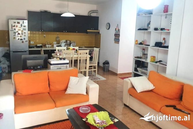 Shtepi me qera 2+1 ne Tirane - 56,000 Leke
