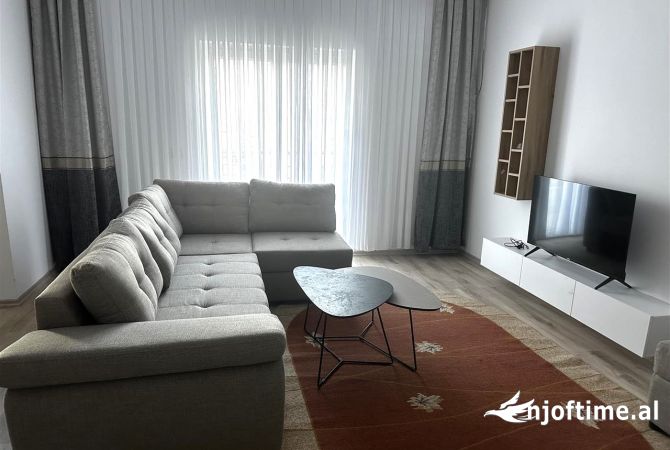 Shtepi me qera 3+1 ne Tirane - 65,000 Leke