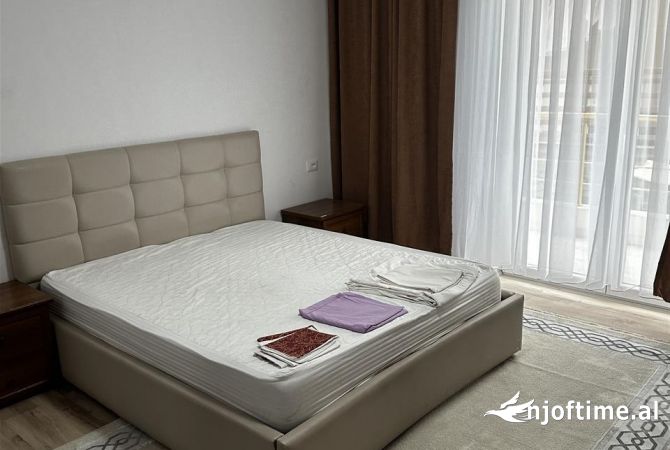 Shtepi me qera Apartament ne Tirane, 3+1, Mobilimi E mobiluar, Pagesa 65,000  Leke.