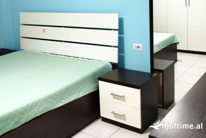 Shtepi me qera Apartament ne Tirane, 2+1, Mobilimi E mobiluar, Pagesa 550  Euro.