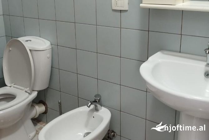 Shtepi me qera Apartament ne Tirane, 2+1, Mobilimi E mobiluar, Pagesa 550  Euro.