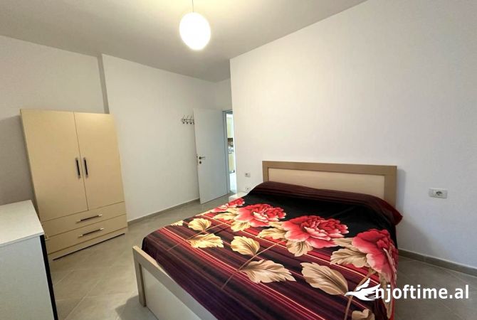 Shtepi me qera Apartament ne Tirane, 2+1, Mobilimi E mobiluar, Pagesa 550  Euro.