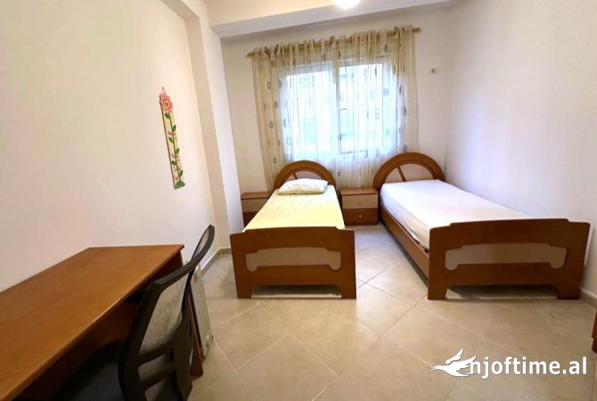 Shtepi me qera Apartament ne Tirane, 2+1, Mobilimi E mobiluar, Pagesa 550  Euro.
