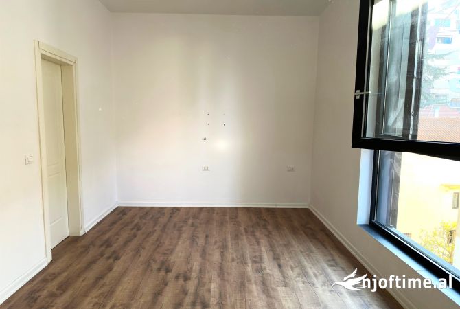 Ambient biznesi me qera 3+1 ne Tirane - 400 Euro