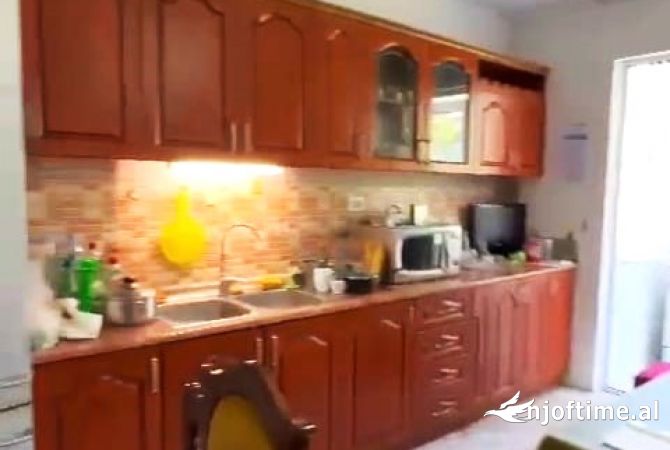 Shtepi me qera 2+1 ne Tirane - 650 Euro