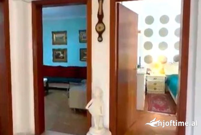 Shtepi me qera Apartament ne Tirane, 2+1, Mobilimi E mobiluar, Pagesa 650  Euro.