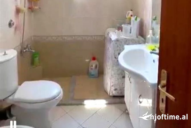 Shtepi me qera Apartament ne Tirane, 2+1, Mobilimi E mobiluar, Pagesa 650  Euro.