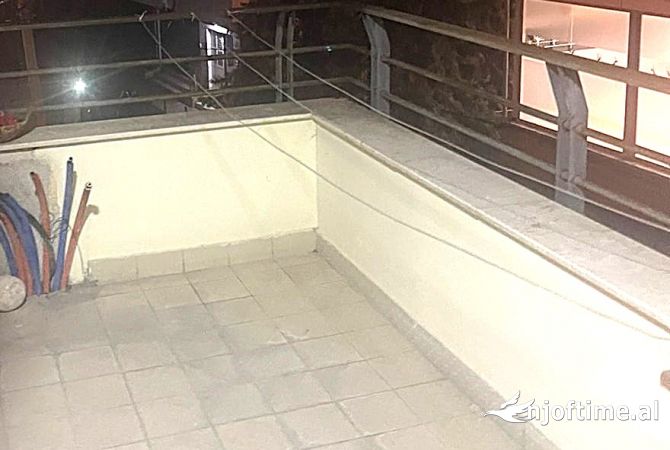 Shtepi me qera Apartament ne Tirane, 2+1, Mobilimi E mobiluar, Pagesa 50,000  Leke.