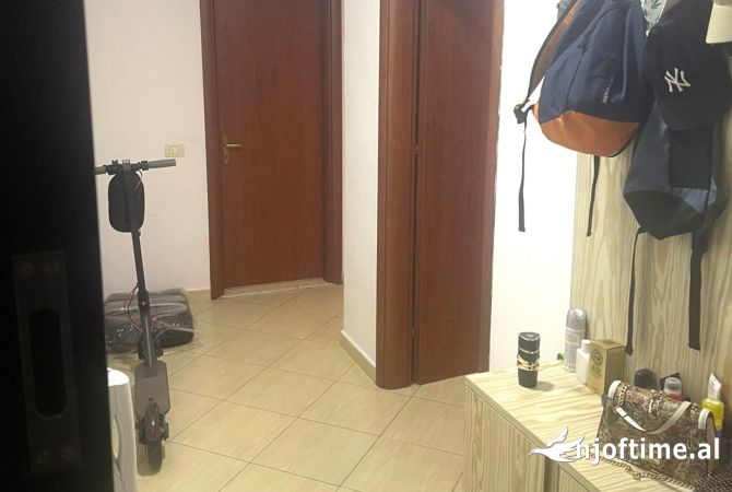 Shtepi me qera Apartament ne Tirane, 2+1, Mobilimi E mobiluar, Pagesa 50,000  Leke.