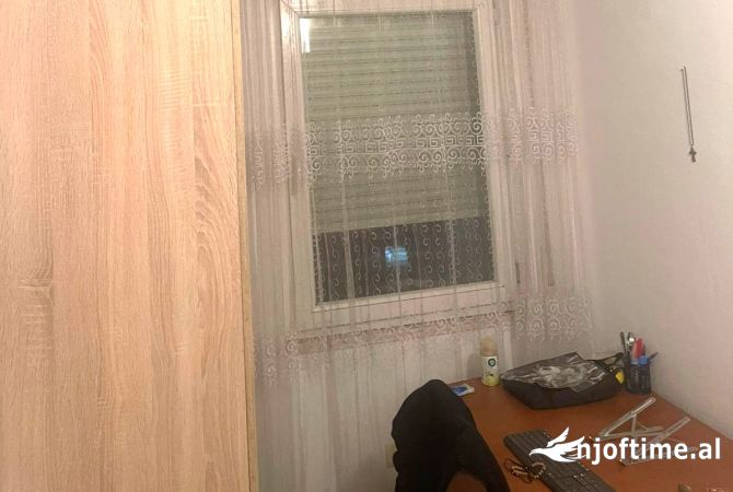 Shtepi me qera Apartament ne Tirane, 2+1, Mobilimi E mobiluar, Pagesa 50,000  Leke.