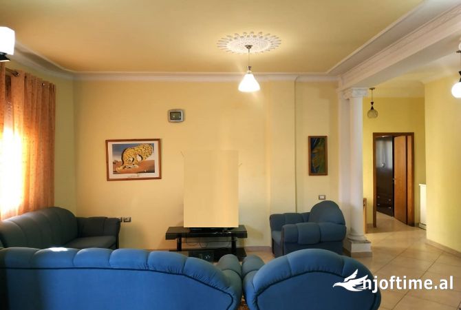 Shtepi me qera Shtepi Private ne Tirane, 7+1, Mobilimi E mobiluar, Pagesa 3,200  Euro.