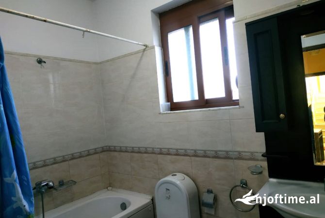 Shtepi me qera Shtepi Private ne Tirane, 7+1, Mobilimi E mobiluar, Pagesa 3,200  Euro.