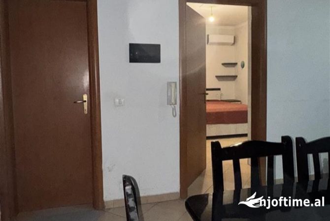 Shtepi me qera Apartament ne Tirane, 1+1, Mobilimi E mobiluar, Pagesa 40,000  Leke.