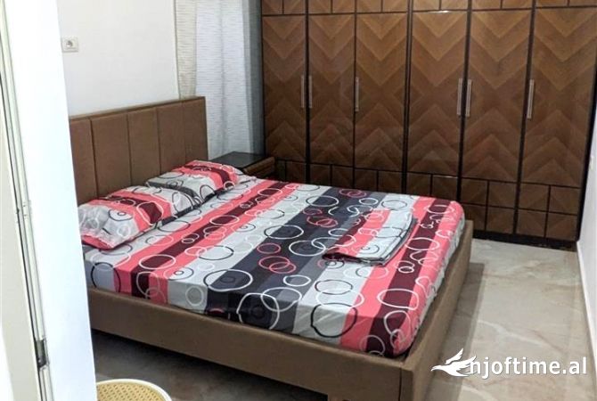 Shtepi me qera Apartament ne Tirane, 2+1, Mobilimi E mobiluar, Pagesa 45,000  Leke.