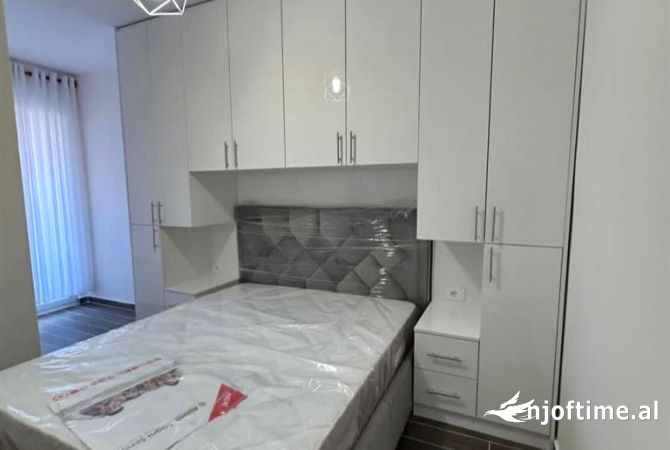 Shtepi me qera Apartament ne Tirane, 2+1, Mobilimi E mobiluar, Pagesa 500  Euro.