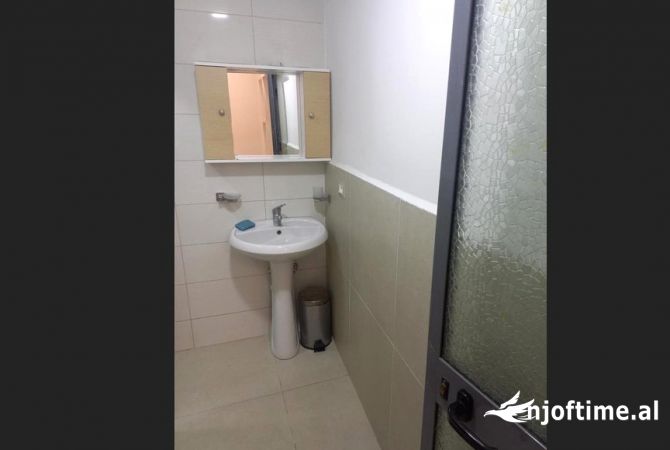 Shtepi me qera Apartament ne Tirane, 2+1, Mobilimi E mobiluar, Pagesa 37,000  Leke.