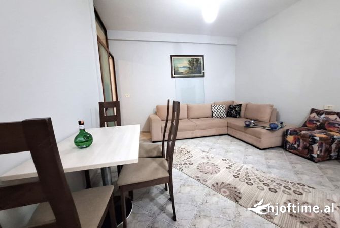 Shtepi me qera 1+1 ne Tirane - 34,000 Leke
