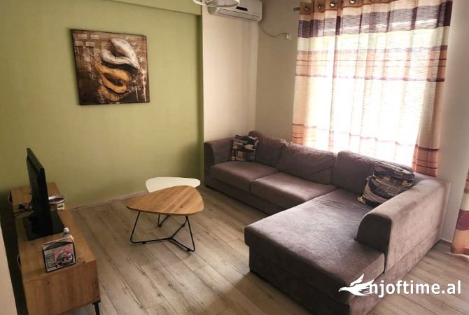 Shtepi me qera 2+1 ne Tirane - 700 Euro