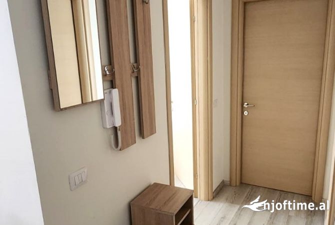 Shtepi me qera Apartament ne Tirane, 2+1, Mobilimi E mobiluar, Pagesa 700  Euro.