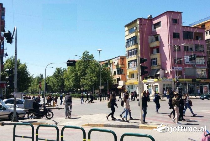 Shtepi me qera Apartament ne Tirane, 1+1, Mobilimi E mobiluar, Pagesa 60,000  Leke.