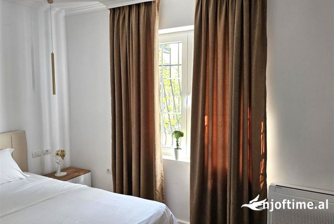 Shtepi me qera Apartament ne Tirane, 1+1, Mobilimi E mobiluar, Pagesa 60,000  Leke.