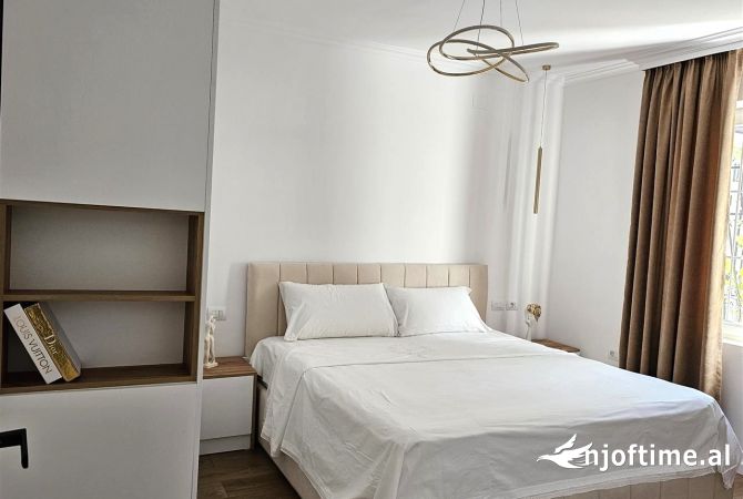 Shtepi me qera Apartament ne Tirane, 1+1, Mobilimi E mobiluar, Pagesa 60,000  Leke.