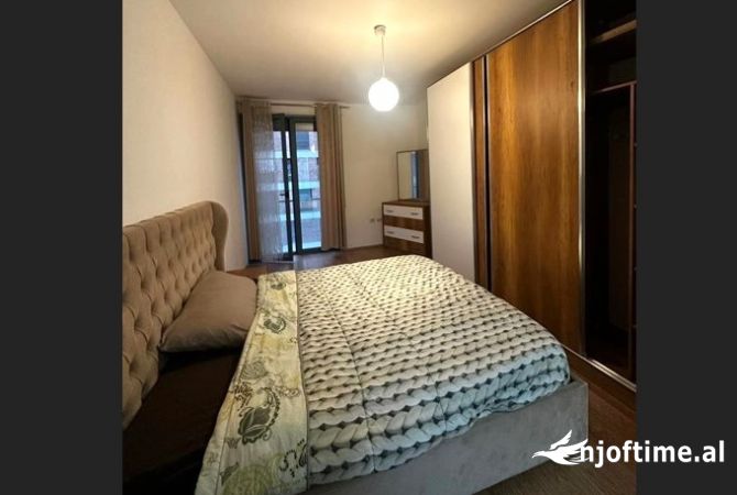 Shtepi me qera Apartament ne Tirane, 2+1, Mobilimi E mobiluar, Pagesa 700  Euro.
