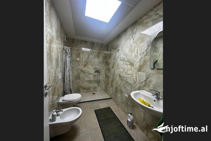 Shtepi me qera Apartament ne Tirane, 2+1, Mobilimi E mobiluar, Pagesa 700  Euro.