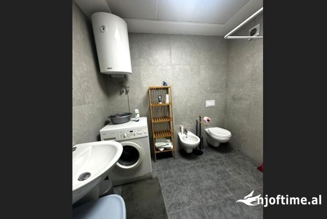 Shtepi me qera Apartament ne Tirane, 2+1, Mobilimi E mobiluar, Pagesa 700  Euro.