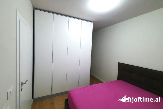 Shtepi me qera Apartament ne Tirane, 2+1, Mobilimi E mobiluar, Pagesa 50,000  Leke.