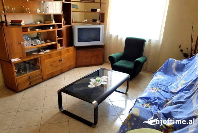 Shtepi me qera 2+1 ne Tirane - 40,000 Leke