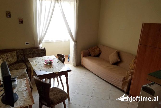 Shtepi me qera Apartament ne Tirane, 2+1, Mobilimi E mobiluar, Pagesa 40,000  Leke.