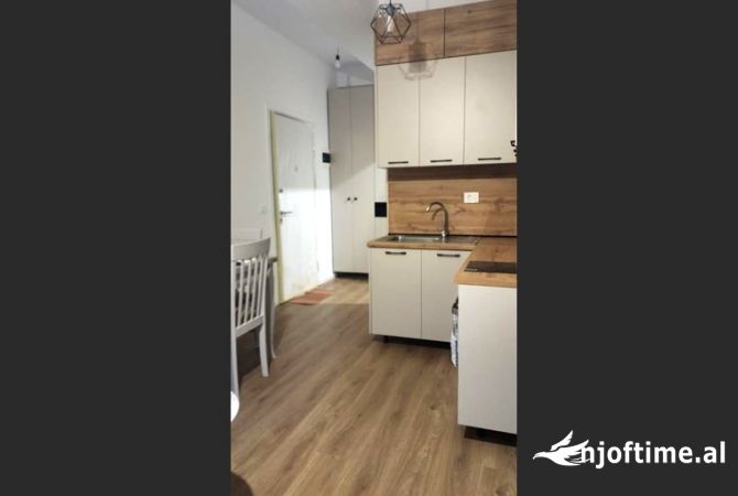 Shtepi me qera Apartament ne Tirane, Garsoniere, Mobilimi E mobiluar, Pagesa 35,000  Leke.