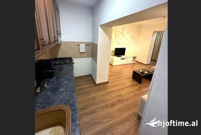 Shtepi me qera Apartament ne Tirane, 2+1, Mobilimi E mobiluar, Pagesa 550  Euro.