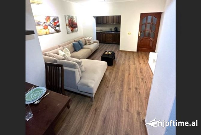 Shtepi me qera Apartament ne Tirane, 2+1, Mobilimi E mobiluar, Pagesa 550  Euro.