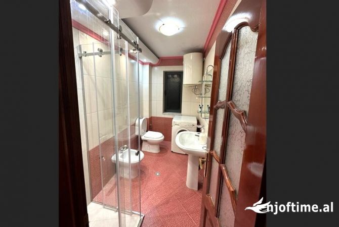 Shtepi me qera Apartament ne Tirane, 2+1, Mobilimi E mobiluar, Pagesa 550  Euro.