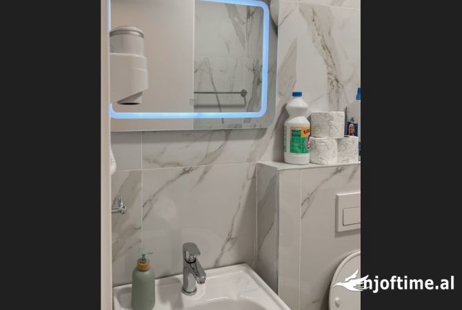 Shtepi me qera Apartament ne Tirane, Garsoniere, Mobilimi E mobiluar, Pagesa 40,000  Leke.