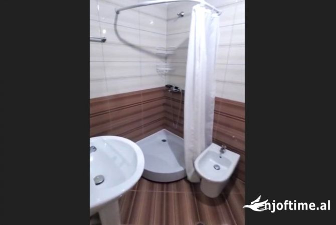 Shtepi me qera Apartament ne Tirane, 2+1, Mobilimi E mobiluar, Pagesa 50,000  Leke.