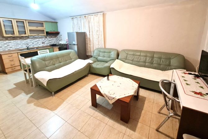 Shtepi me qera 1+1 ne Tirane - 35,000 Leke