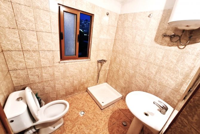 Shtepi me qera Apartament ne Tirane, 1+1, Mobilimi E mobiluar, Pagesa 35,000  Leke.