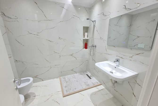 Shtepi me qera Apartament ne Tirane, 1+1, Mobilimi E mobiluar, Pagesa 40,000  Leke.