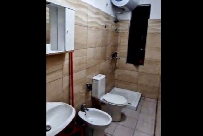 Shtepi me qera Apartament ne Tirane, 2+1, Mobilimi E mobiluar, Pagesa 45,000  Leke.