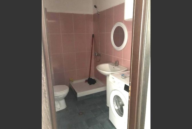 Shtepi me qera Apartament ne Tirane, Garsoniere, Mobilimi E mobiluar, Pagesa 30,000  Leke.