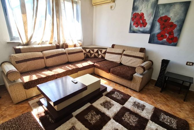 Shtepi me qera 2+1 ne Tirane - 45,000 Leke